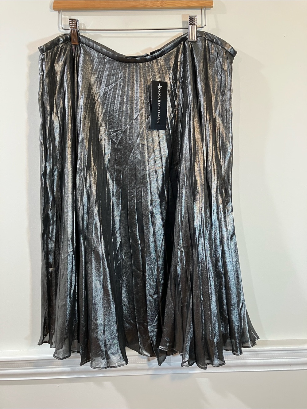 New Dana Buchman Metallic Silver Pleated Skirt 16